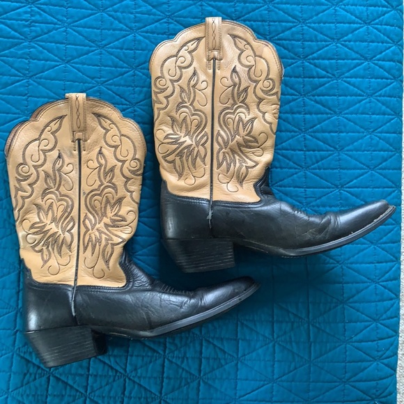 Ariat Women’s cowboy boots size 8 🍀SOLD - Picture 5 of 9